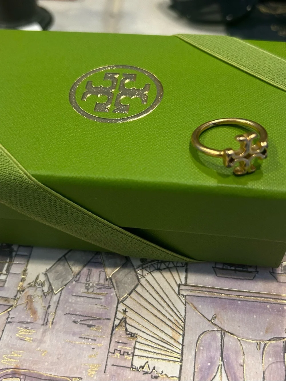 💕💕💕Tory Burch size 7 Kira gold ring
